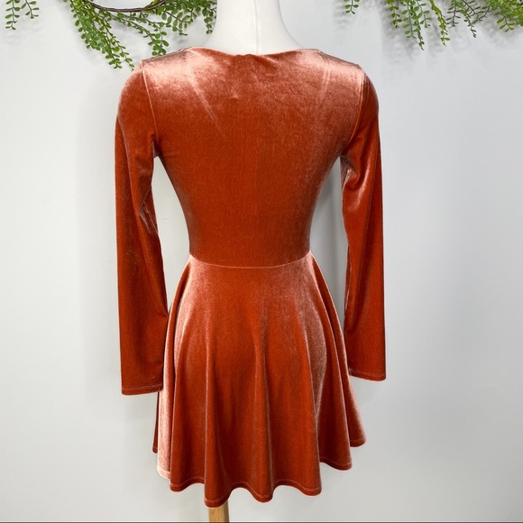 Kimchi Blu “Iris” deep V-neck long sleeve dress - burnt coral - XS - Picture 2 of 8